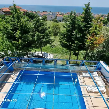 فيلا مستقلة مع مسبح للعوائل Villa *